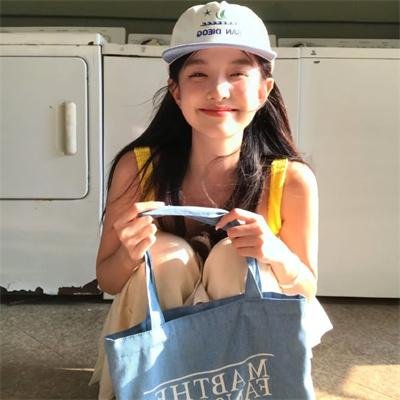 他和她的喵店长2海报