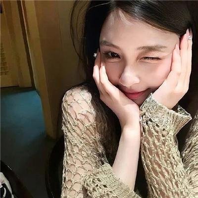 在她们眼中海报