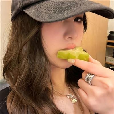 山外的彩虹海报